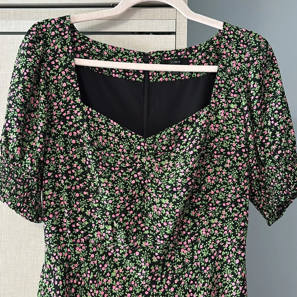 J. Crew Green and Black Puff Sleeve midi dress
Size 8 - Picture 4 of 7